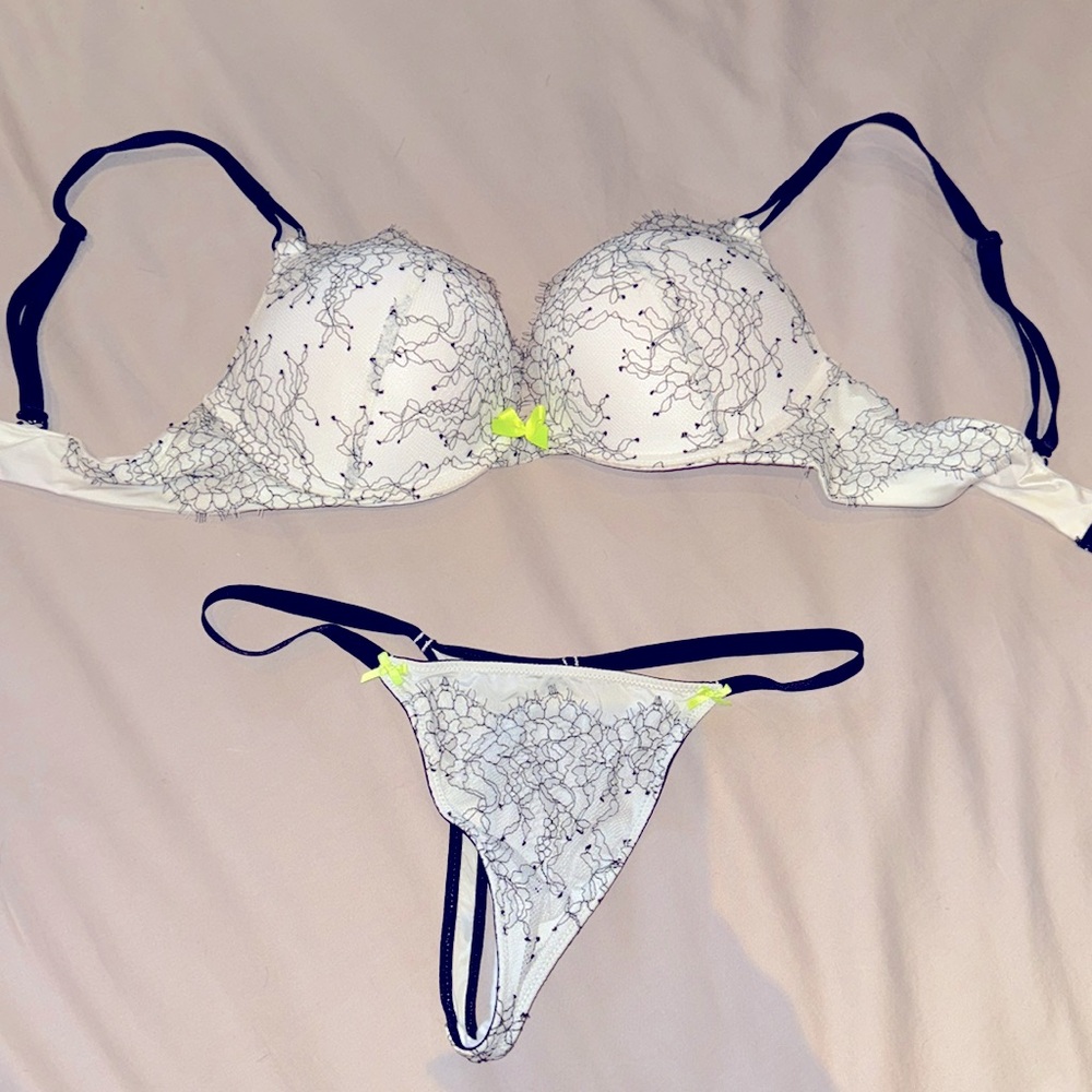 Victoria’s Secret set